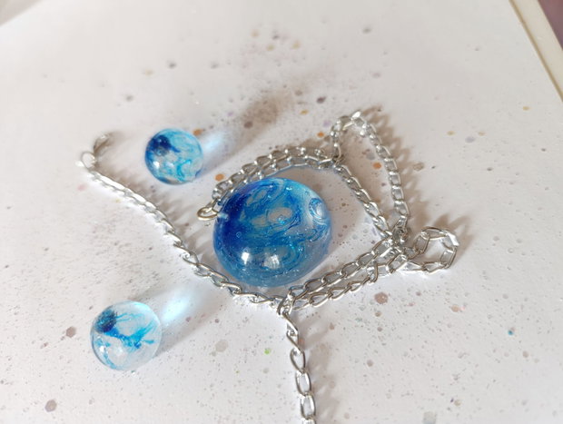 Set de bijuterii handmade unicate din rasina cu insetii de vopsea