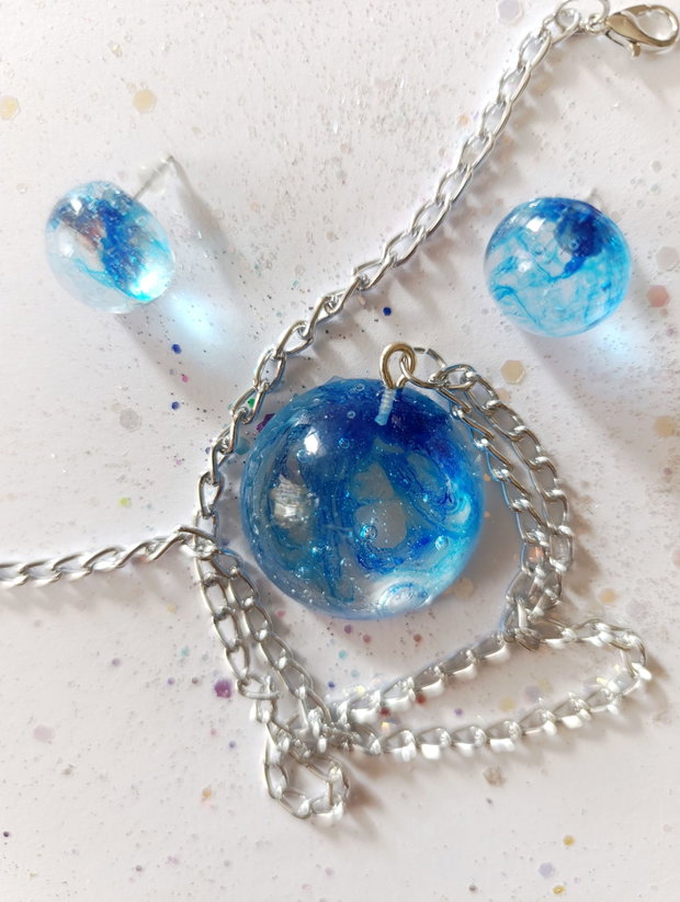 Set de bijuterii handmade unicate din rasina cu insetii de vopsea