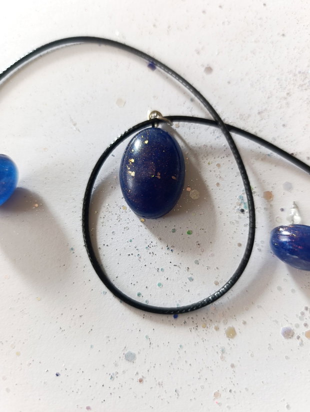 Set de bijuterii handmade unicate din rasina cu insetii de vopsea