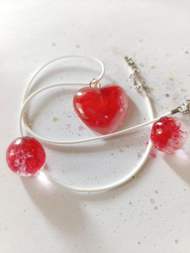 Set de bijuterii handmade unicate din rasina cu insetii de vopsea