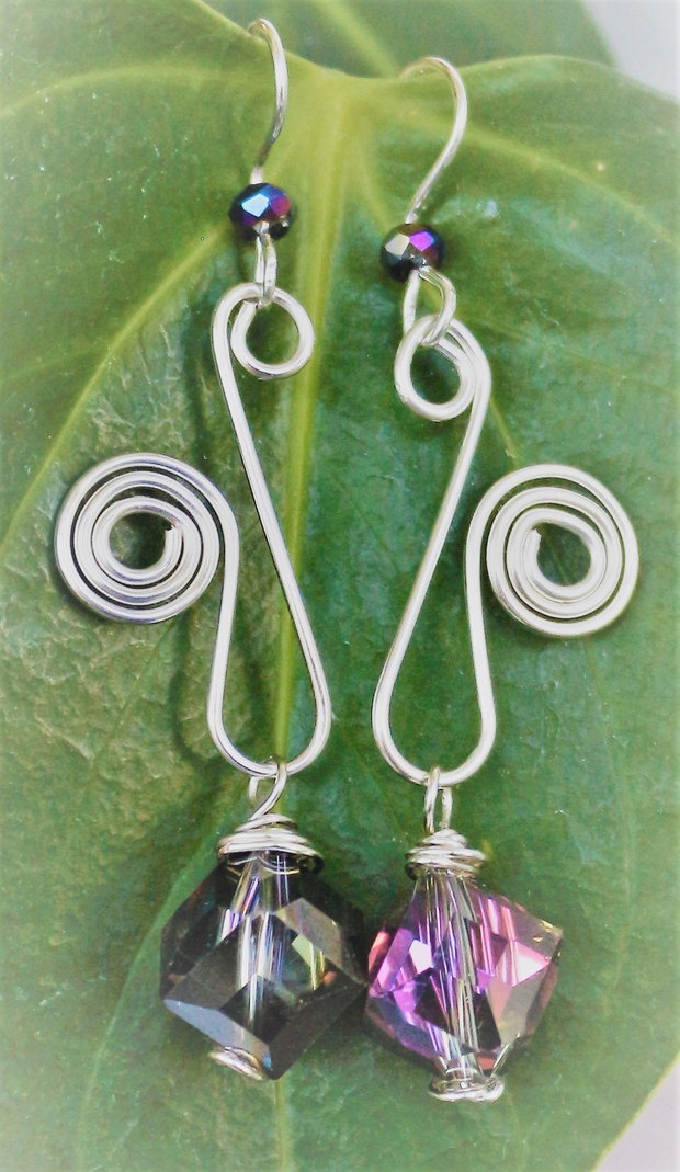 Cercei handmade din sarma si cristale tip swarovski
