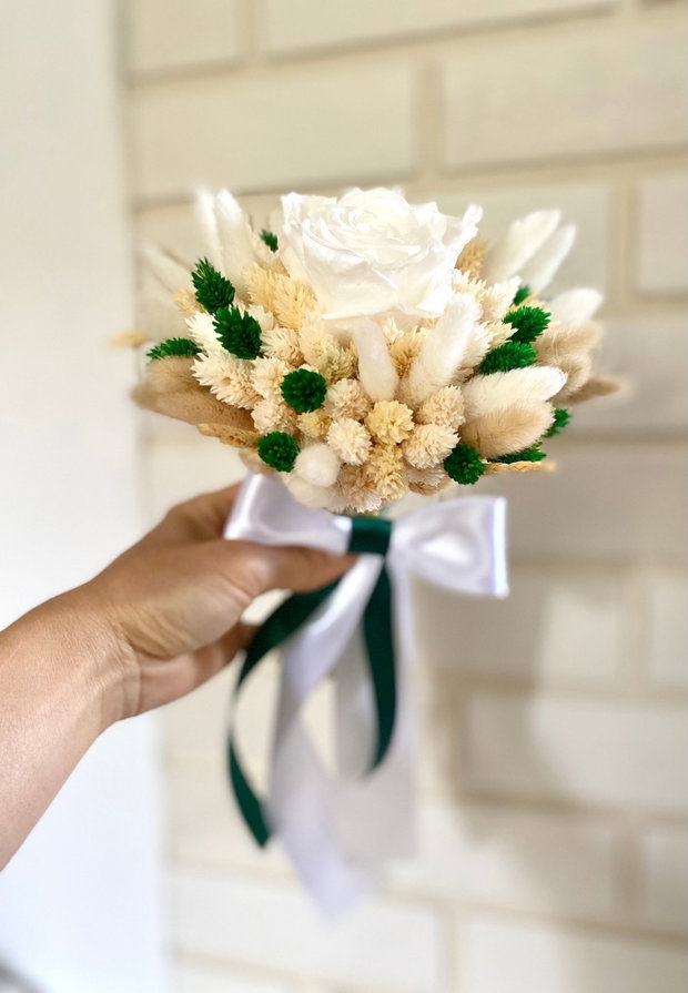 Buchet mic cu trandafir criogenat și flori uscate-verde