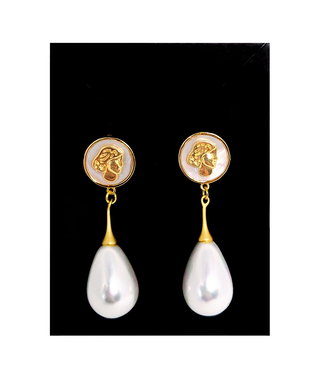 Cercei "Rome" din alama placata cu aur 18 k, argint, sidef si perle mari Seashell