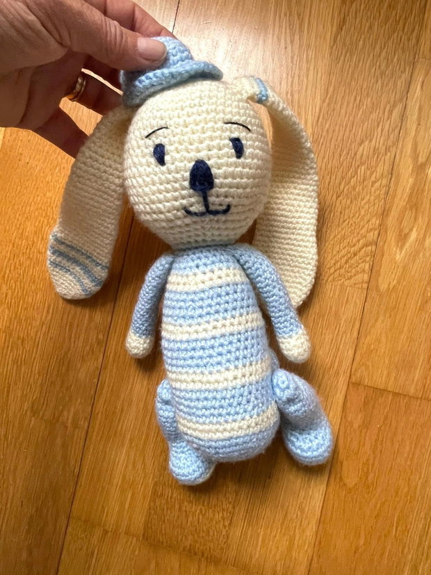 Amigurumi, catel cu urechi lungi, jucarie crosetata