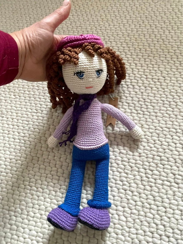 Amigurumi, fata cu basca roz, jucarie crosetata