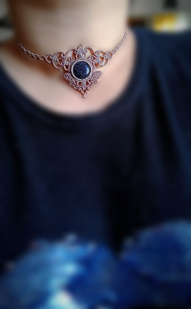 Colier frunze piatra soarelui macrame