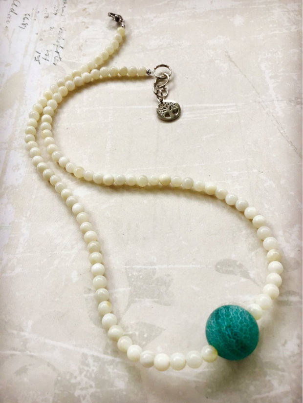Colier vintage sidef alb & agata Frost verde