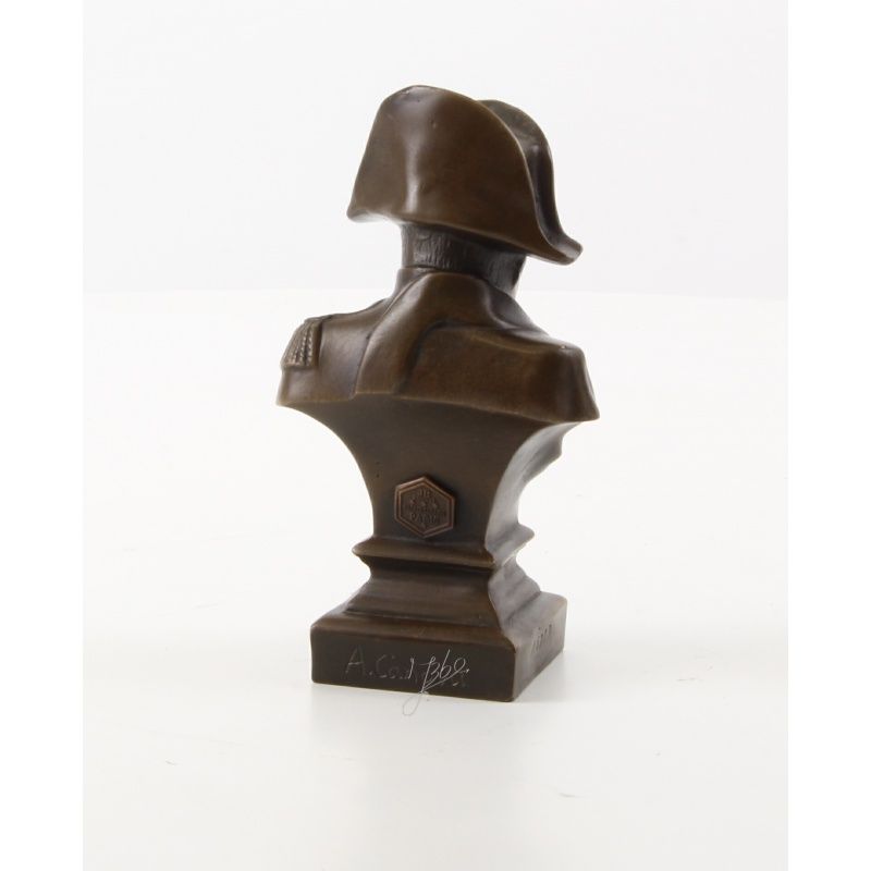 Napoleon-statueta din bronz pe un soclu din marmura