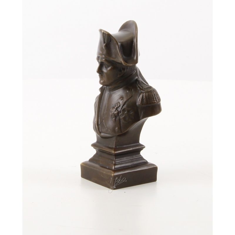 Napoleon-statueta din bronz pe un soclu din marmura