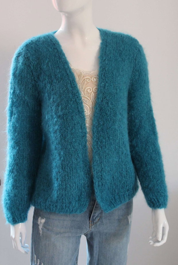Jachetă/Cardigan Tricotat Manual din Mohair Eleganță și Confort la Superlativ