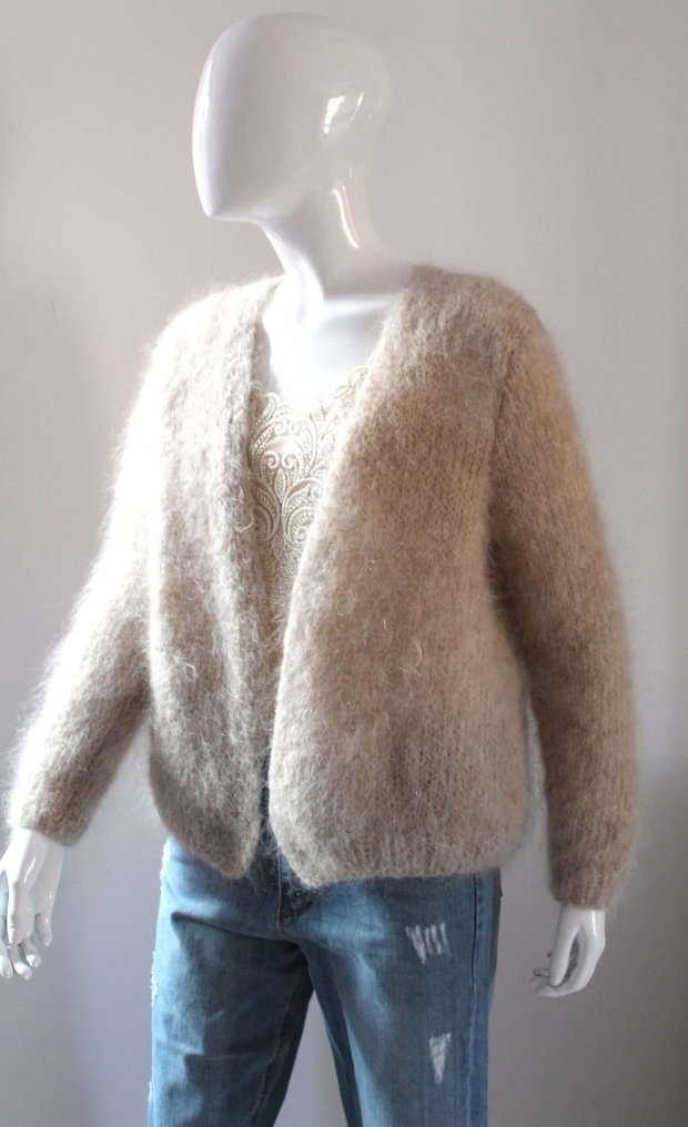 Jachetă/Cardigan Tricotat Manual din Mohair Eleganță și Confort la Superlativ