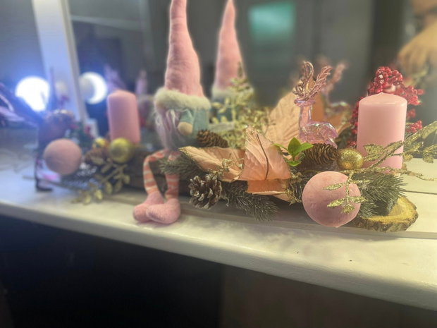 Aranjament festiv de iarnă cu tonuri pastelate