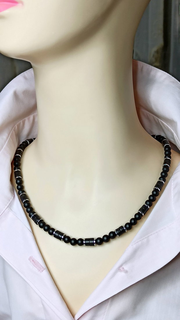 Set sau separat, elegante bijuterii pentru barbati. Colier si bratara onix si hematit.