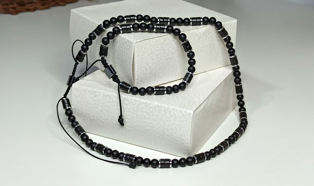 Set sau separat, elegante bijuterii pentru barbati. Colier si bratara onix si hematit.