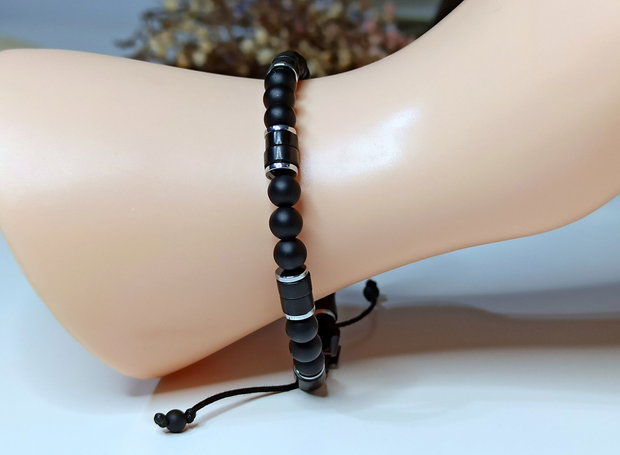 Set sau separat, elegante bijuterii pentru barbati. Colier si bratara onix si hematit.