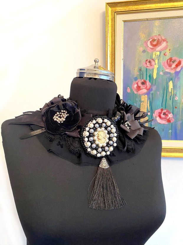 Colier statement '' Brosa cu camee"・Colier cu mix margele negre・Colier statement negru