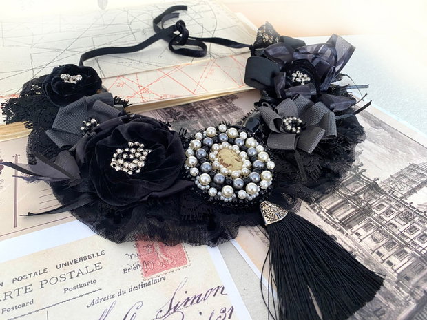 Colier statement '' Brosa cu camee"・Colier cu mix margele negre・Colier statement negru