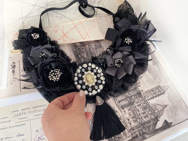 Colier statement '' Brosa cu camee"・Colier cu mix margele negre・Colier statement negru