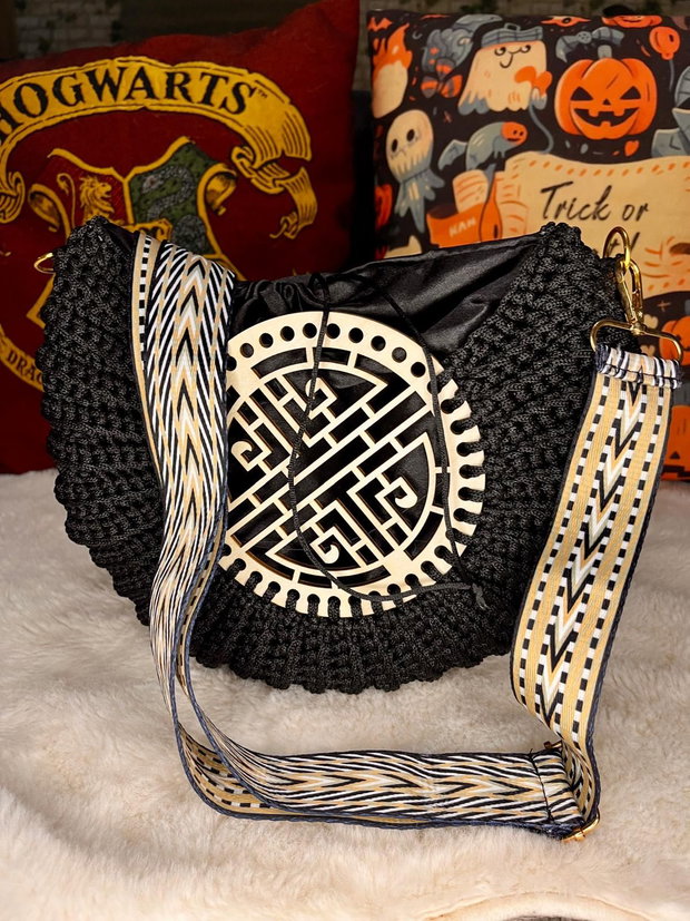 Geanta neagra crosetata