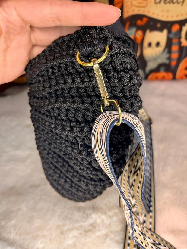 Geanta neagra crosetata