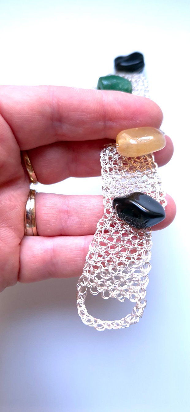 Bratara argintie cu agate