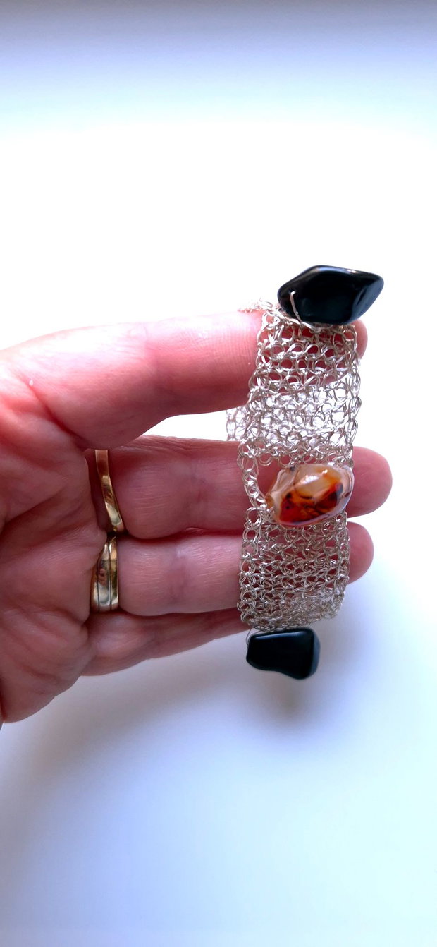 Bratara argintie cu agate