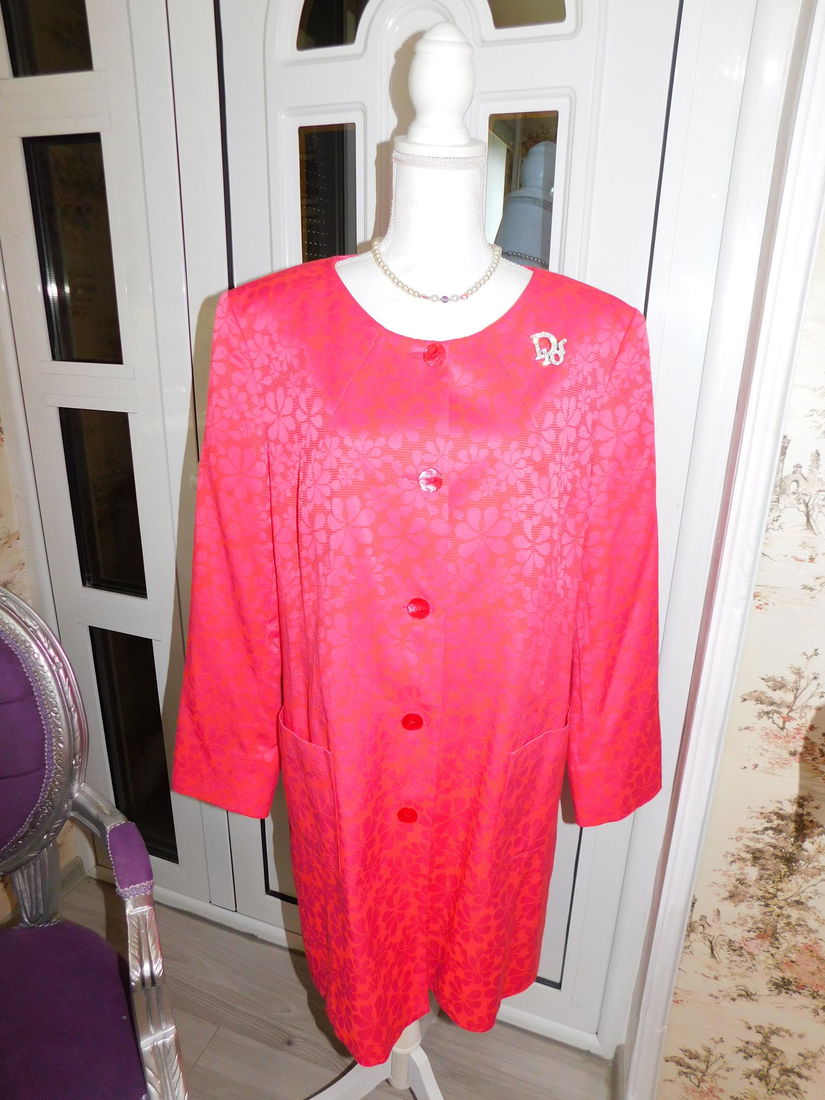 Mantou nou Danemarca, masura 50, elegant, material  brocart , brosa noua cadou