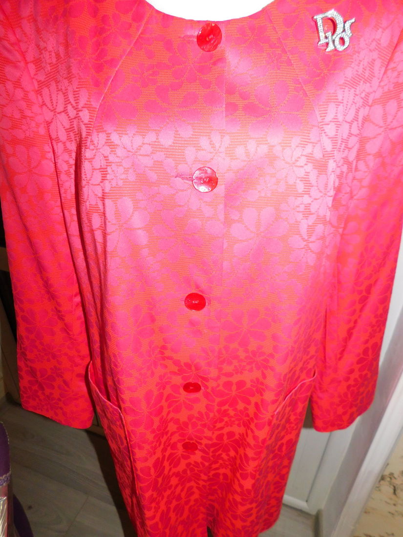Mantou nou Danemarca, masura 50, elegant, material  brocart , brosa noua cadou