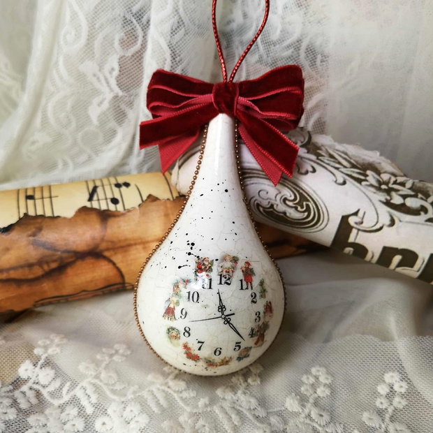 Poveste de iarna - decoratiune in forma de picatura pentru bradul de Craciun