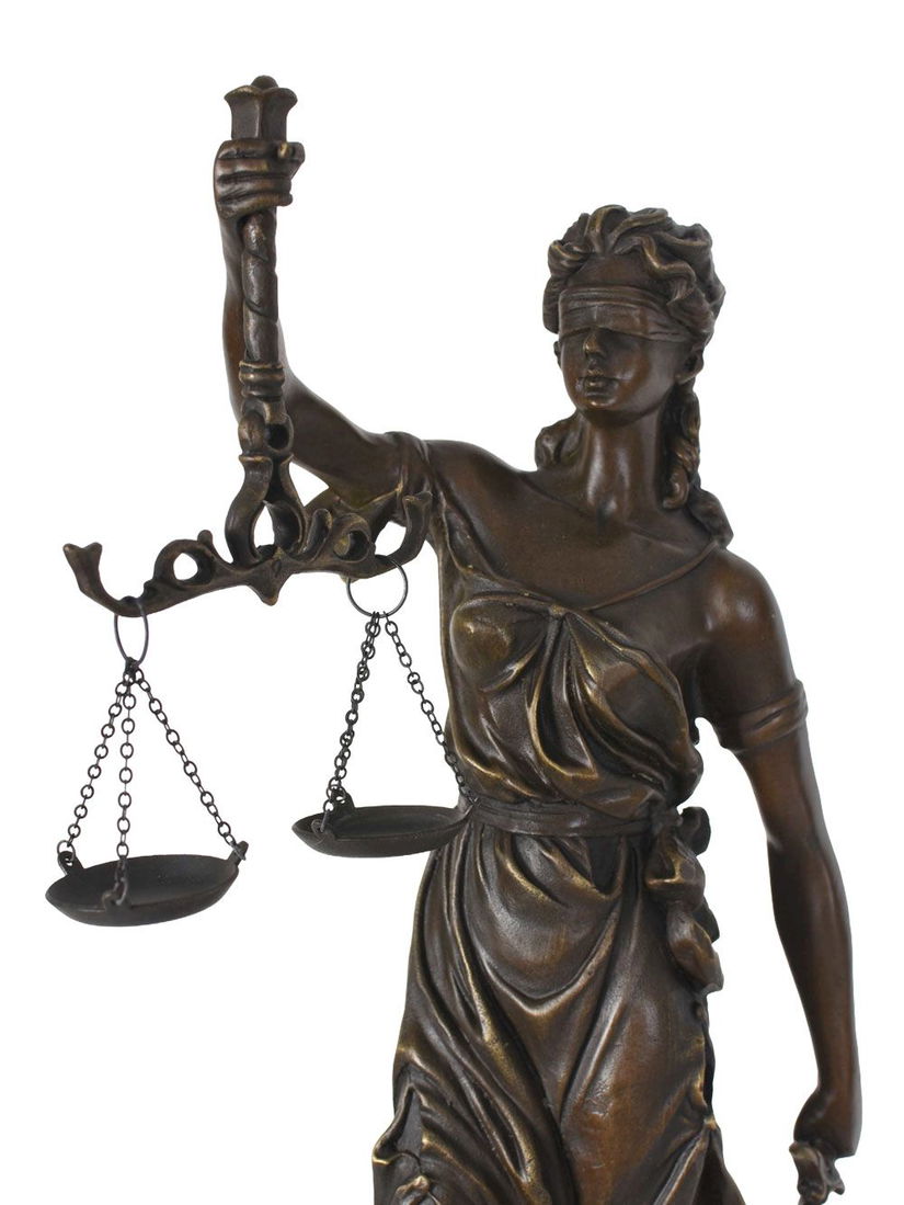 Justitia-statueta Art Nouveau din bronz cu un soclu din marmura