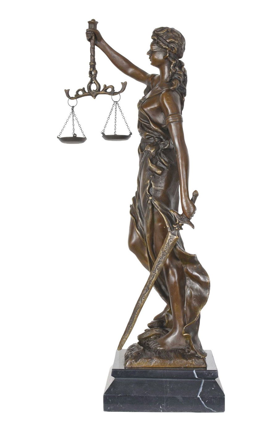 Justitia-statueta Art Nouveau din bronz cu un soclu din marmura