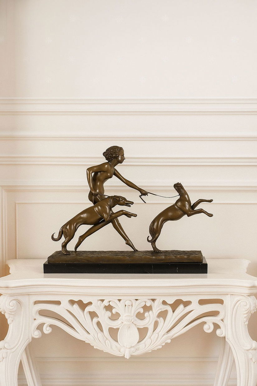 Zeita Diana cu ogarii-statueta din bronz cu soclu din marmura