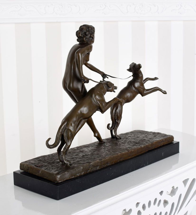 Zeita Diana cu ogarii-statueta din bronz cu soclu din marmura