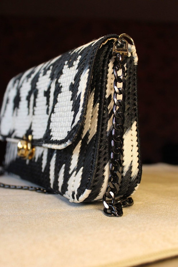 Geanta neagra lucrata manual