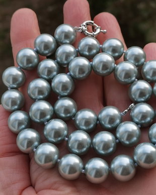 Colier perle sea shell gri