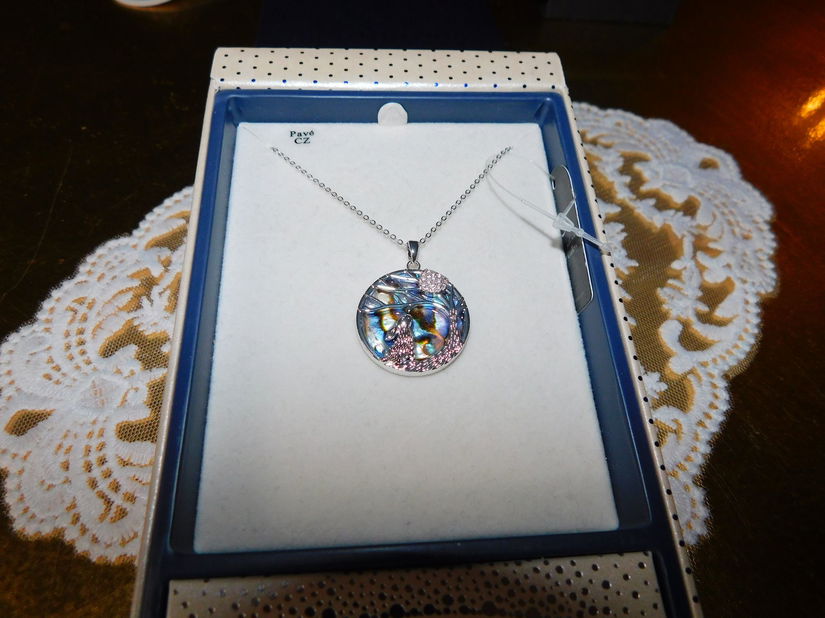 Pandant Equilibrium UK ,  deosebit,  foarte fin , nou,  ambalaj  si etichete atasate