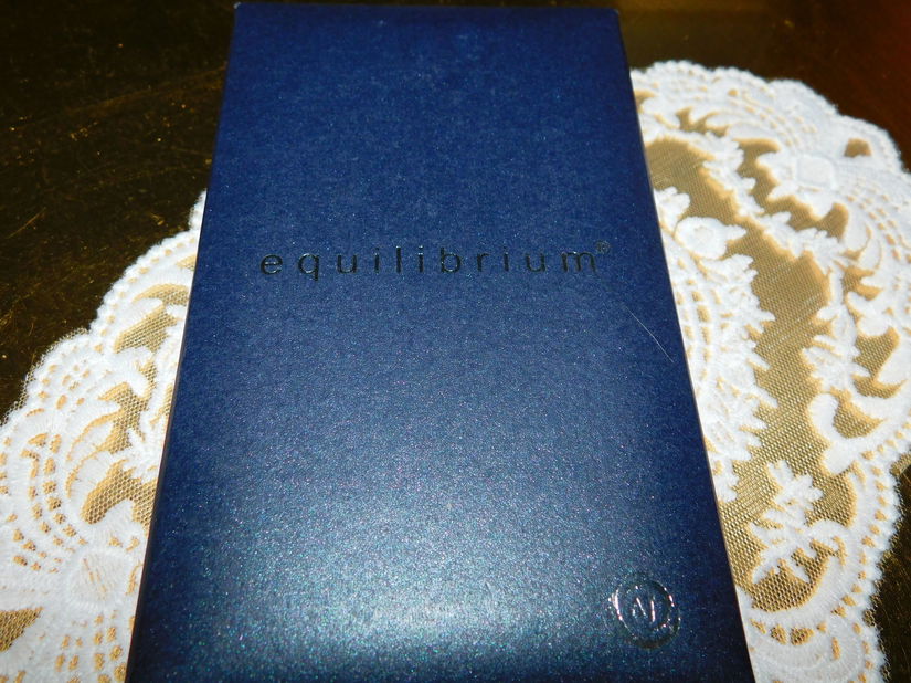 Pandant Equilibrium UK ,  deosebit,  foarte fin , nou,  ambalaj  si etichete atasate