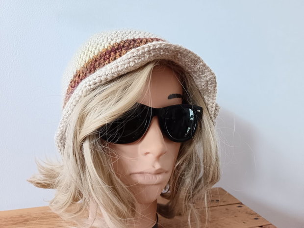 Caciula stil palarie, Beanie
