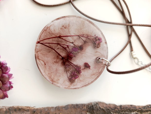 In The Storm - Pandantiv handmade unicat din rasina cu flori naturale si insetii de vopsea