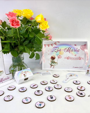 Set aniversar personalizat 1 anisor - Little girl with balloons - Tavita turta si accesorii