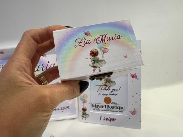 Set aniversar personalizat 1 anisor - Little girl with balloons - Tavita turta si accesorii