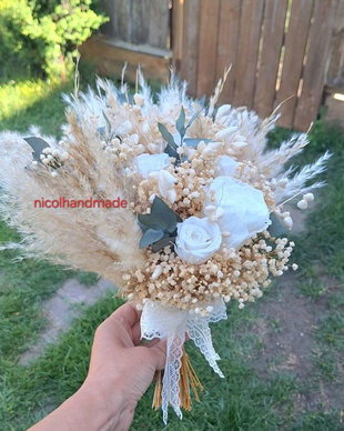 Buchet mireasa trandafiri albi / pampas / eucalipt