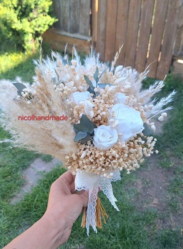 Buchet mireasa trandafiri albi / pampas / eucalipt