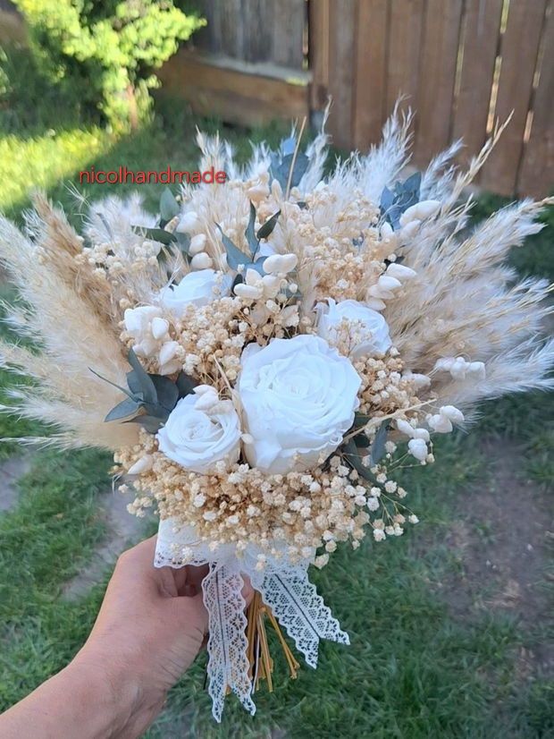 Buchet mireasa trandafiri albi / pampas / eucalipt