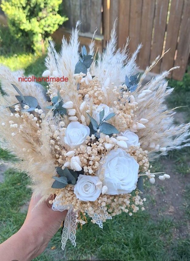 Buchet mireasa trandafiri albi / pampas / eucalipt