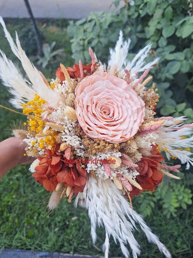 Buchet nașa flori criogenate