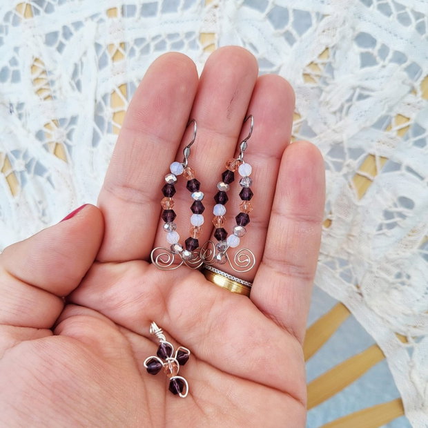 Set cristale, bratara pe sarma memory, cercei lungi si cruciulita