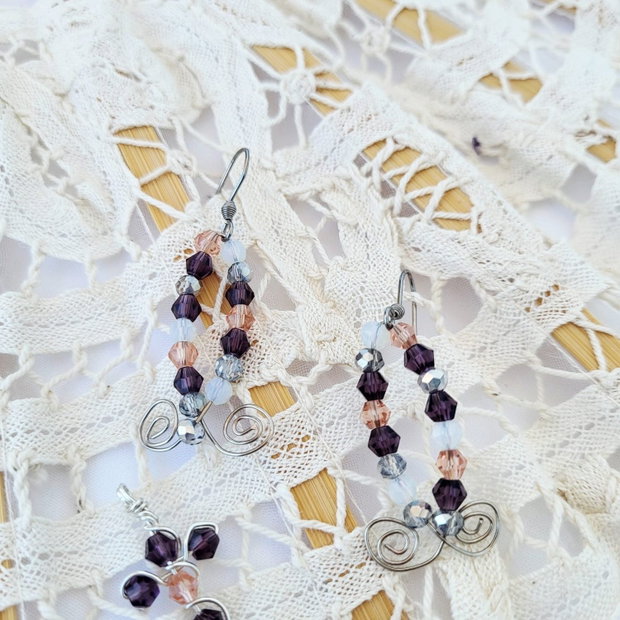 Set cristale, bratara pe sarma memory, cercei lungi si cruciulita