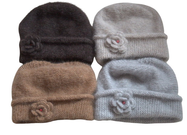 Beretă tricotată manual din mohair Visone eleganță și rafinament italian