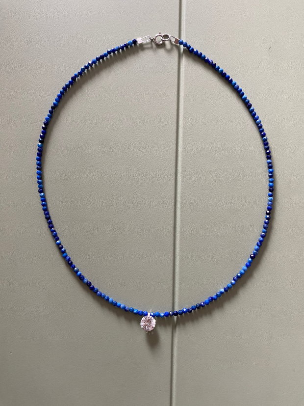 Colier cu lapis lazuli, pandantiv din zirconiu/argint rodiat și inchizatoare din argint rodiat